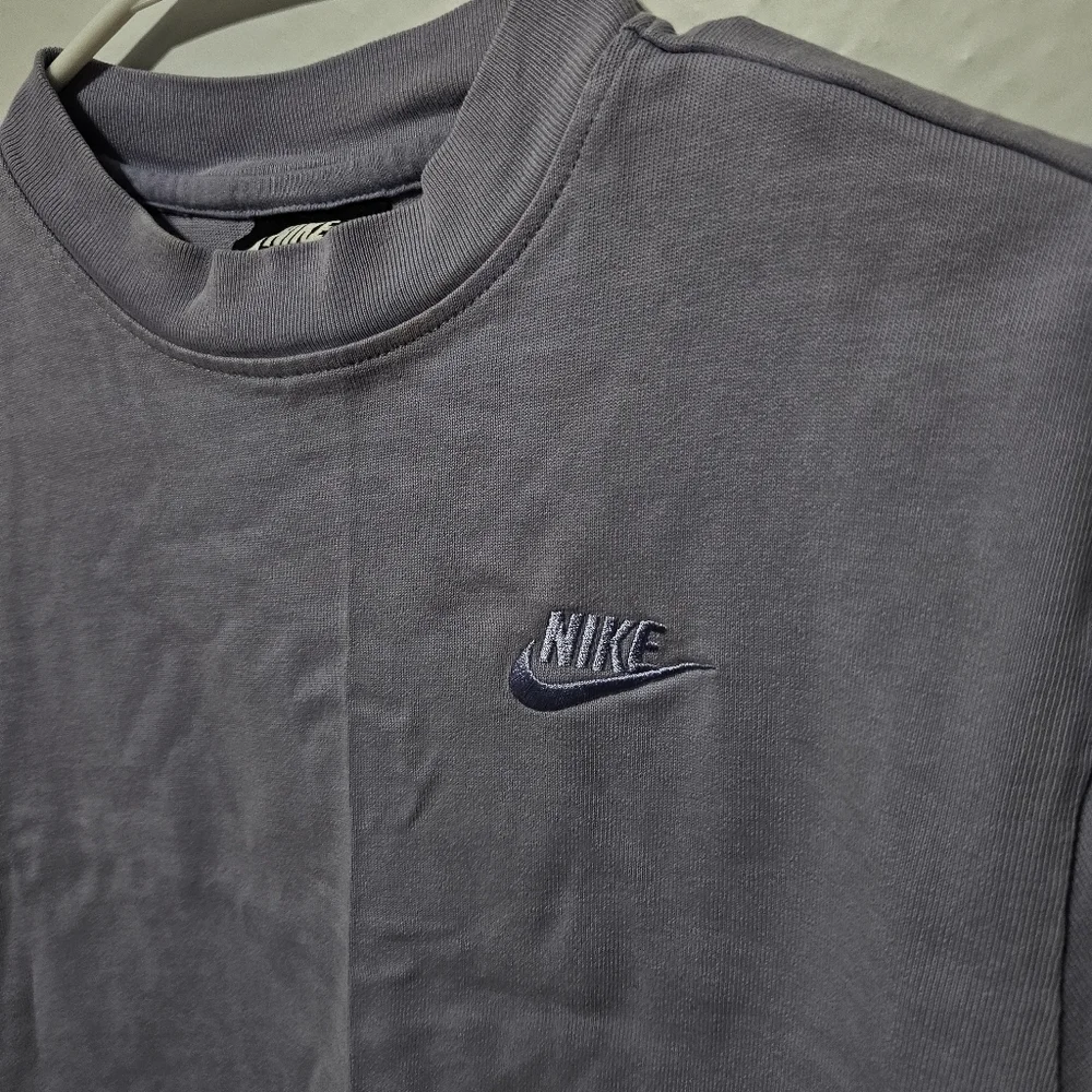 Nike Sportswear Essential Embroidered Cropped Short Sleeve TShirt Womens Size XS